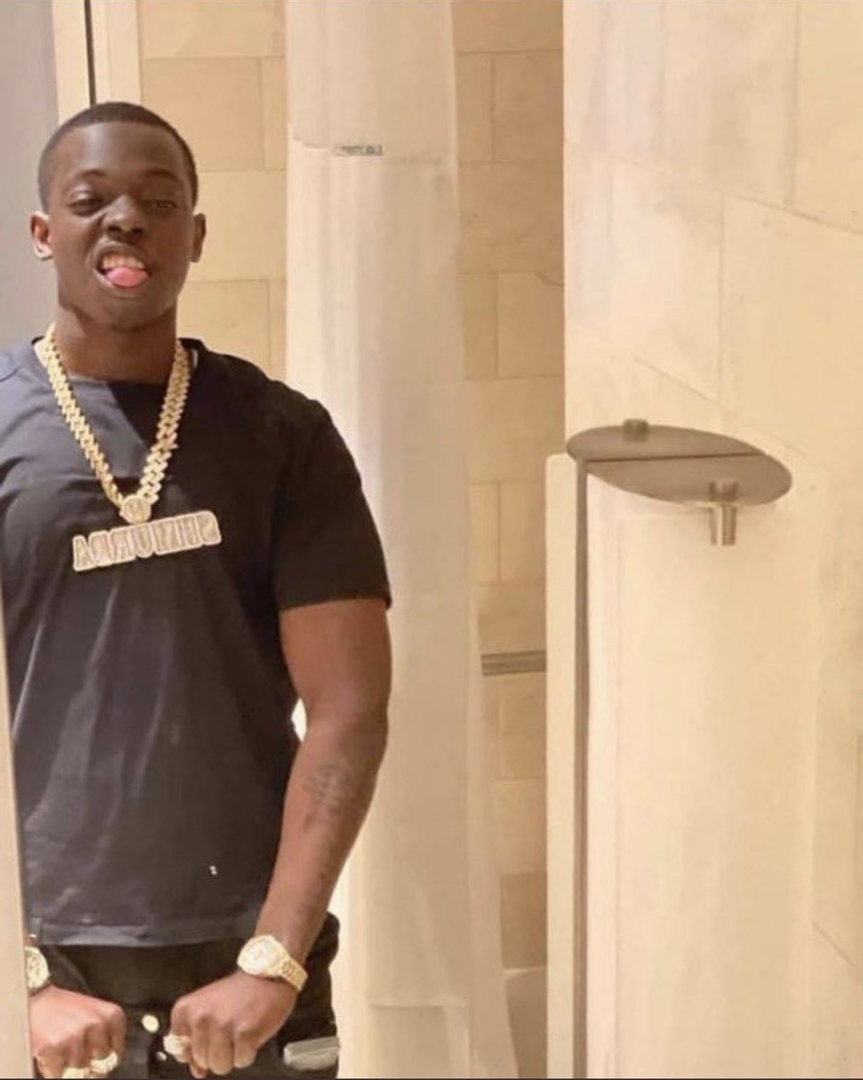 Me in her bathroom knowing i don’t meet her height requirement that she talked about on Twitter