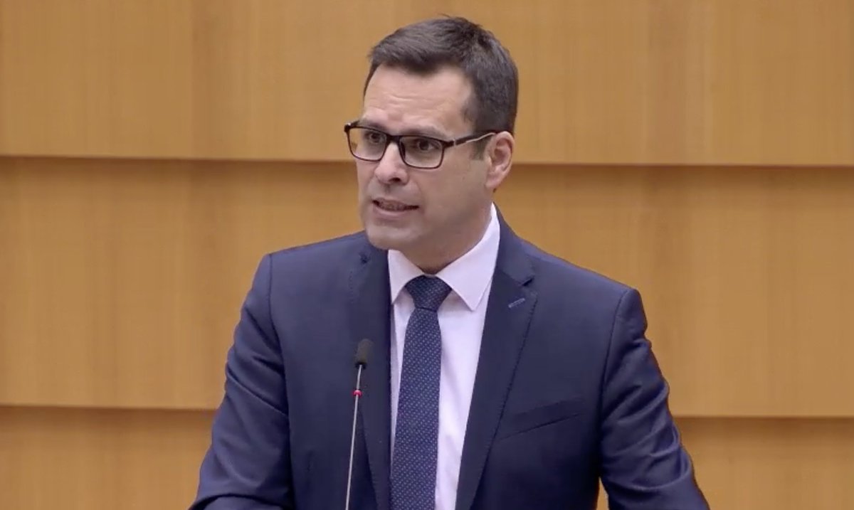 "In #Hungary, we are in such a situation that anyone who dared to write or tell the facts about the Orban regime have all been silenced." 🤐 

The Hungarian public media has turned into North Korean-like propaganda. 

<a href="/drcsabamolnar/">dr. Csaba Molnár</a>