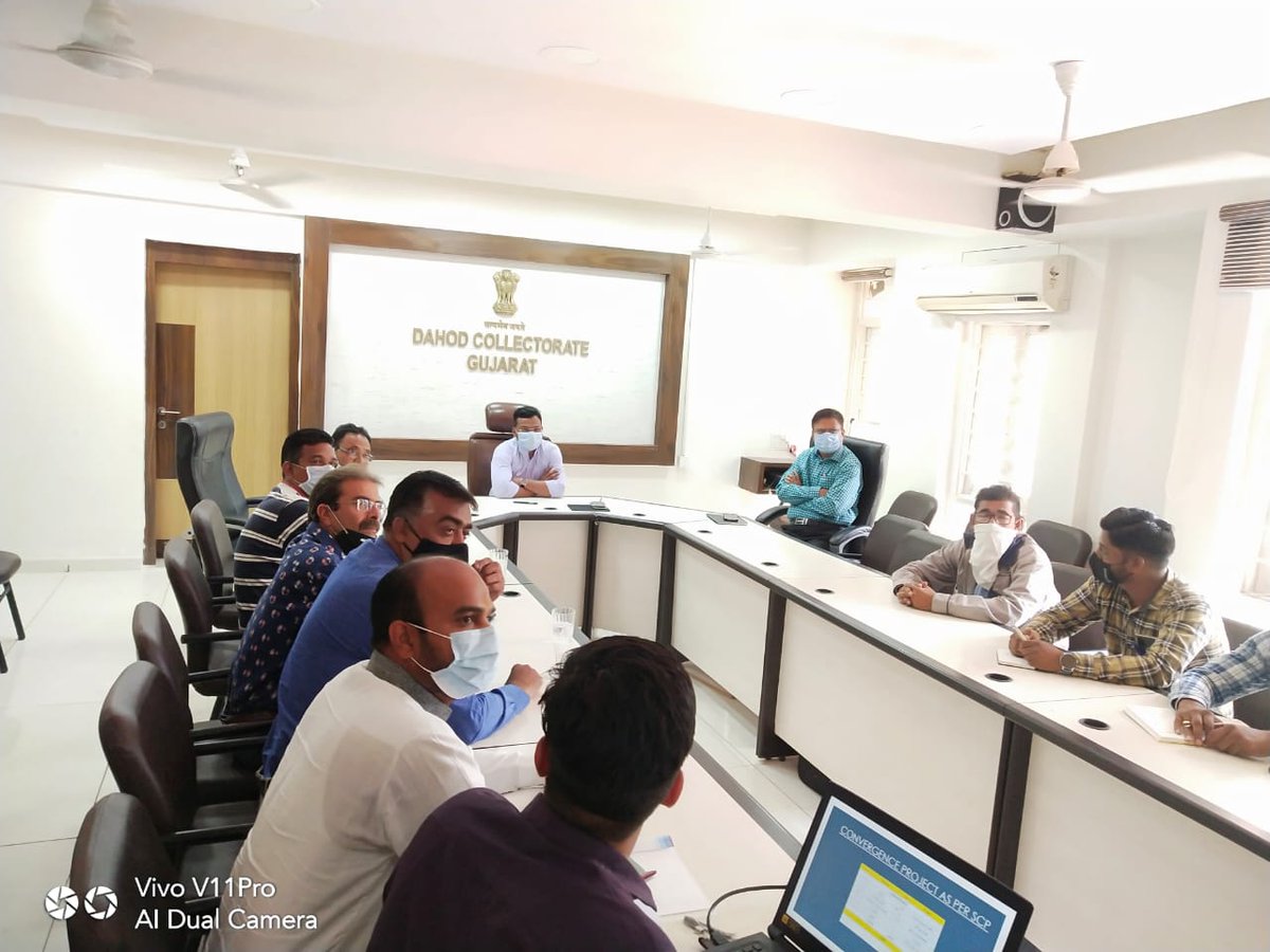 CeoDSCDL's tweet photo. City Level Advisory Forum ( C.L.A.F) meeting was held today at Dahod Collector office. The forum members were given presentation and overview about the ongoing and upcoming projects. Suggestions regarding Primary School building were also discussed.

#SCM#DahodSmartCity#Dscdl https://t.co/eoAdHSfH5w