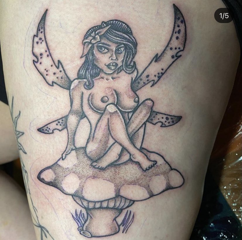 HotBunsHotLine's tweet photo. Y’all my new tattoos! I’m so in love with them! https://t.co/4Ky8SolJRe