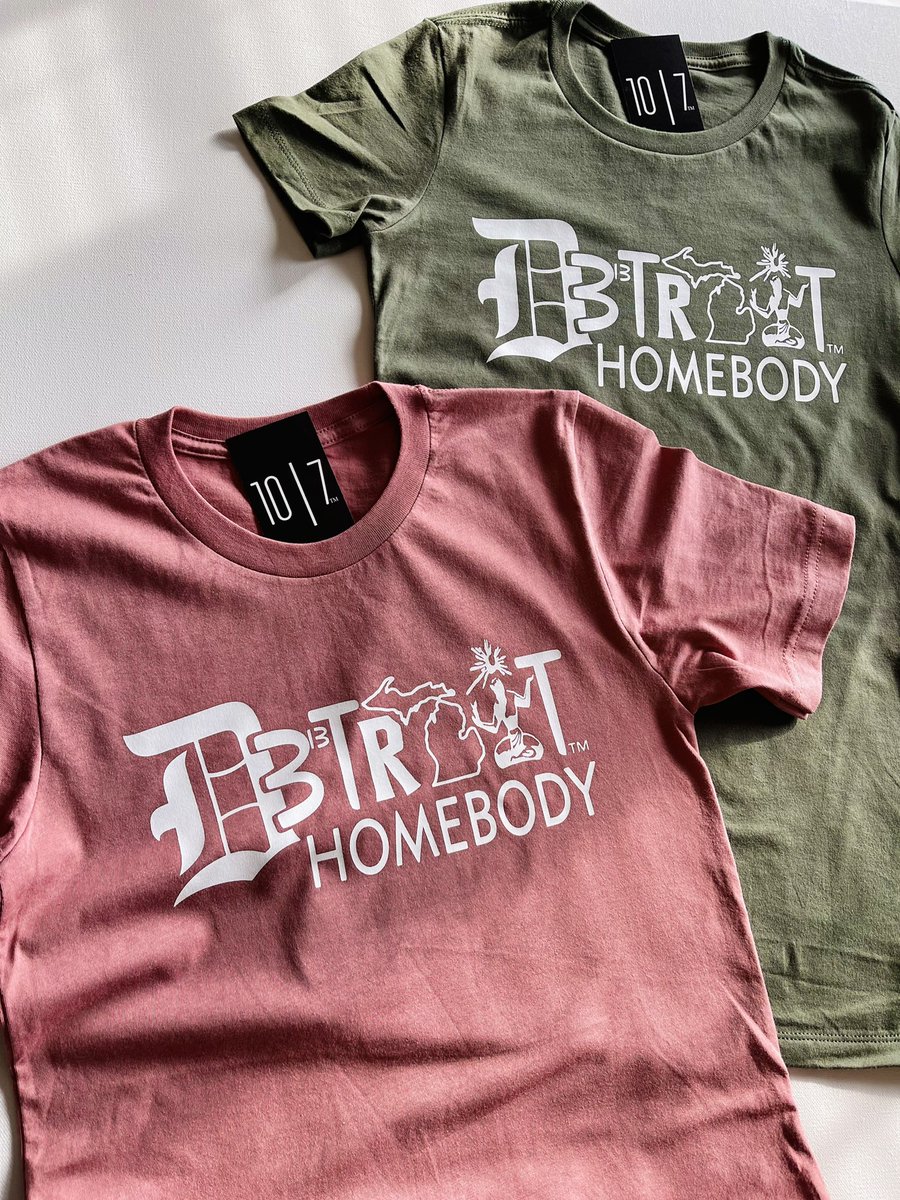 10_7Apparel's tweet photo. Hard to believe it’s now been a full year of staying at home😨 10|7 Homebody tees are now available in mauve or military green!! Message us to order!
•
•
•
•
#107 #madeinmichigan #detroitartist #stayathome #homebody #newapparel #quarantine #mauve #militarygreen #tshirt https://t.co/2e3q0CUDh5