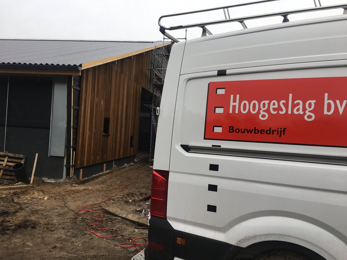 heileuverkaas's tweet photo. Vergeet ik bijna te vertellen dat het prachtige hout Larix wax wood heet, van onze bijnabuurman #foreco komt en dat de mannen van #hoogeslag het fixen. #nieuwe stal https://t.co/R74uiKWa0H