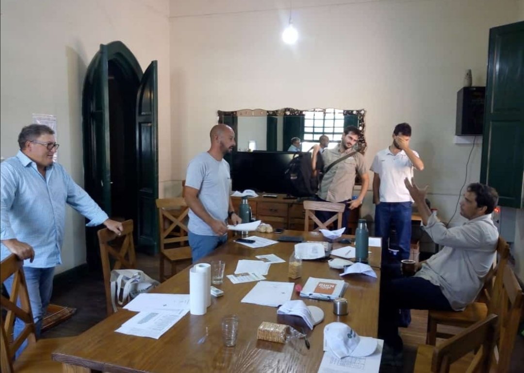 Quimarsem's tweet photo. Intercambio técnico, recorrida de lotes de producción y evaluación de ensayos de pisingallo con el equipo de producción primaria de @prodeman 
Excelente el estado de los lotes ....felicitaciones a todo el equipo !!!! https://t.co/34FRjgxFPv