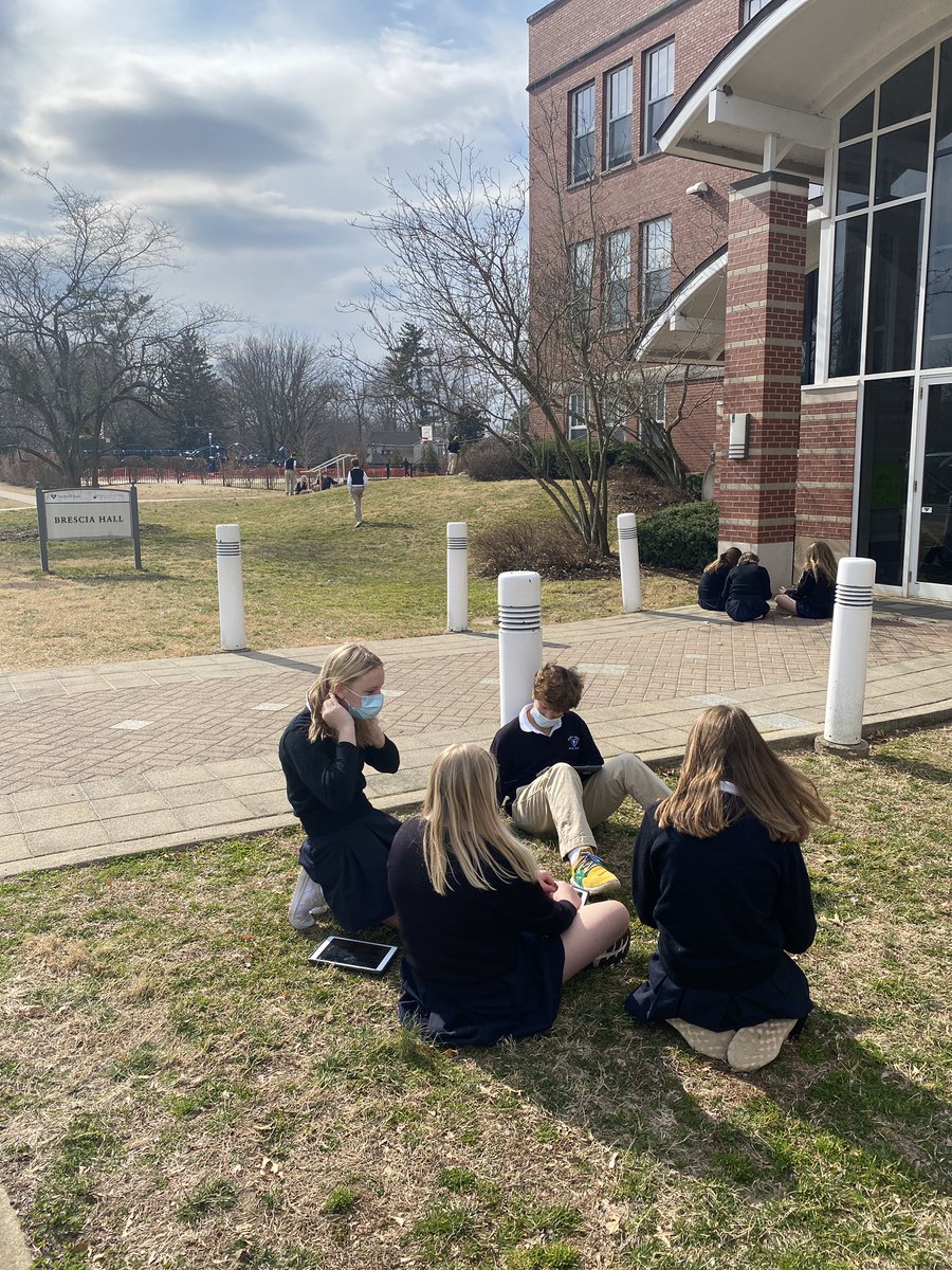 EPuentes_SHMS's tweet photo. No better place than the beautiful outdoors to listen to the #Genius that is Stephen Hawking as we begin thinking about &amp; discussing how life began. #faithandscience #lifeonearth #askbigquestions #evolution #whatarewe #stephenhawking #L7biology #shms @SHMSlouisville https://t.co/0Y8KbZuNfg