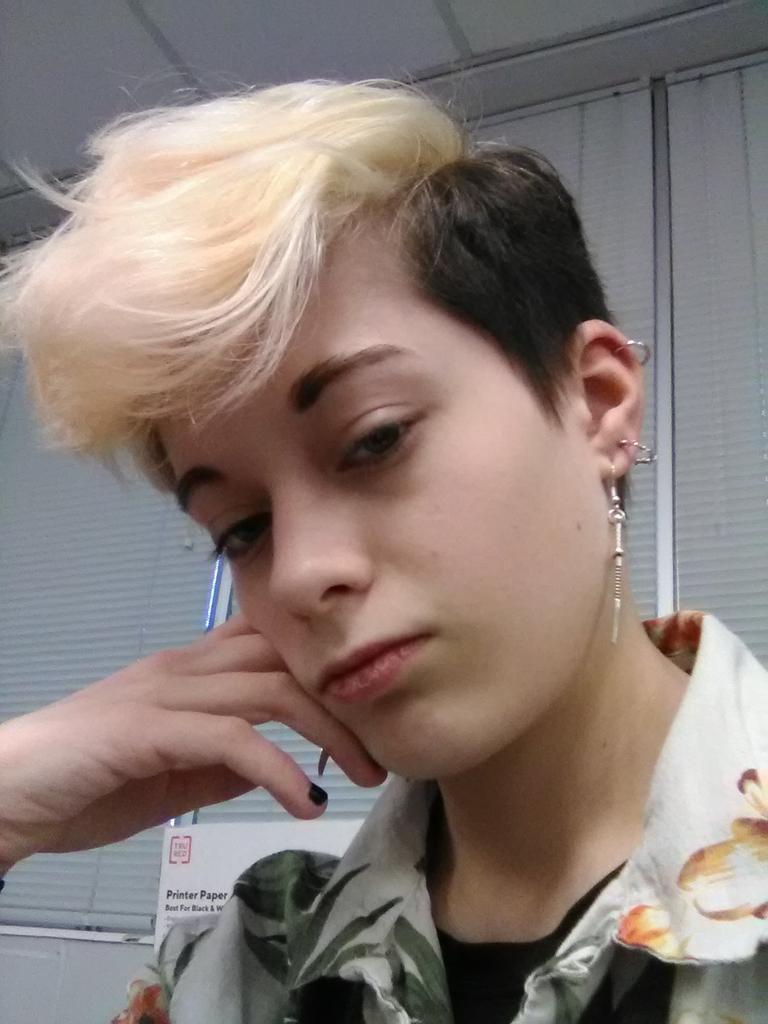 // it's not munday but I think y'all deserve to see my new hair >:3c

(It's still got some red in it, which we're working on getting out!! Once that's done it's gonna be white/platinum blonde)