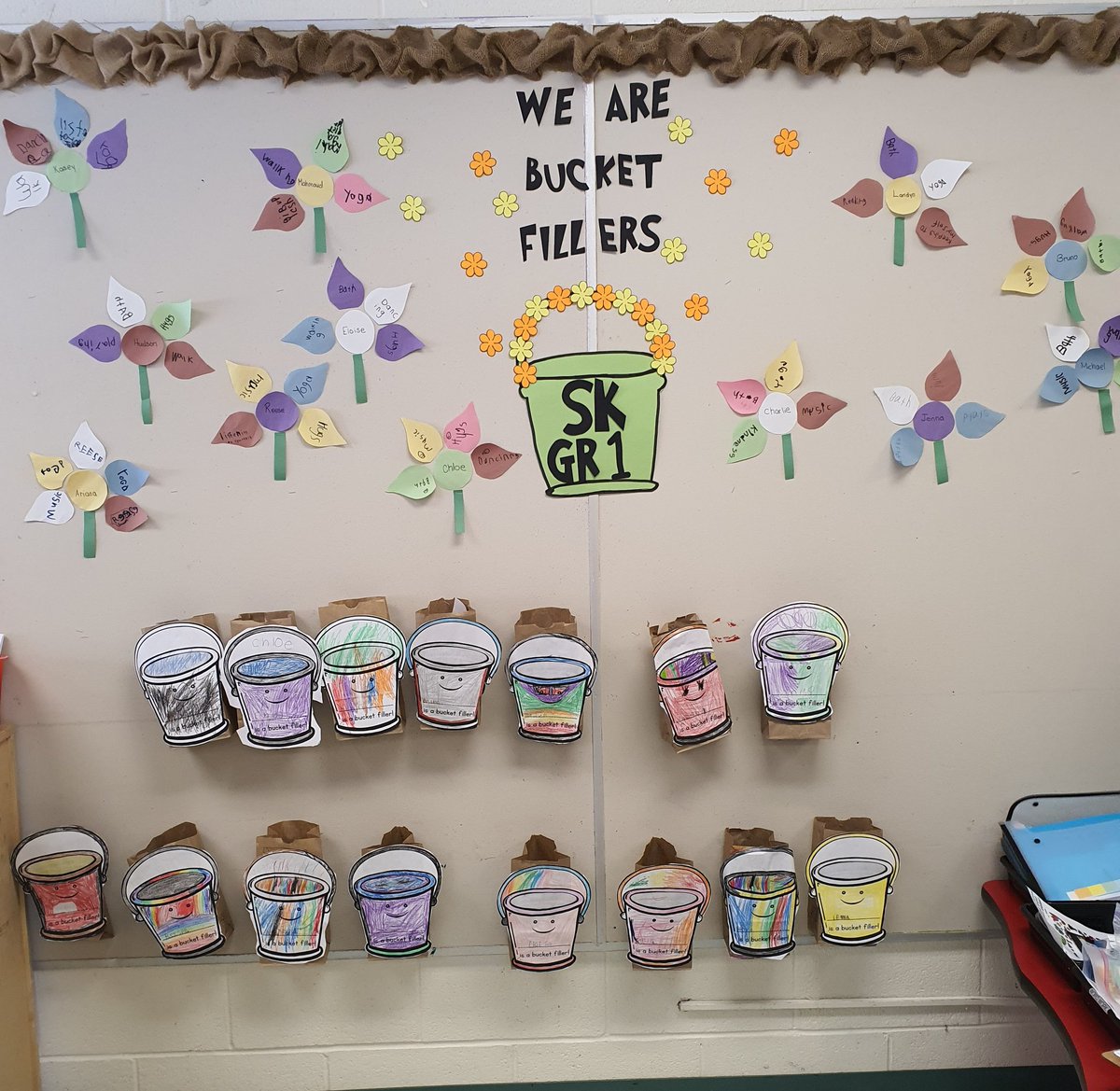 GrowingMinds105's tweet photo. We are bucket fillers 🙂 https://t.co/ax60hFbVWU