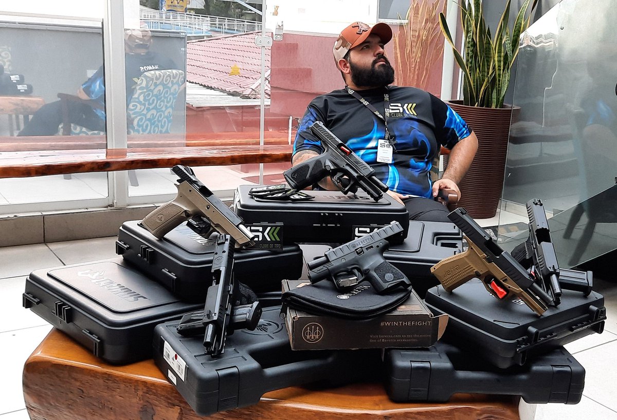 ramos_89's tweet photo. Quando todas as armas forem de propriedade do governo, este decidirá de quem são as outras propriedades.
Benjamin Franklin
#rmstactical #skclubedetiro #pistola #arma #armadefogo #IIIPERCENT #Taurus #iwi #arex #ts9 #jericho https://t.co/MGzhSDJLTP