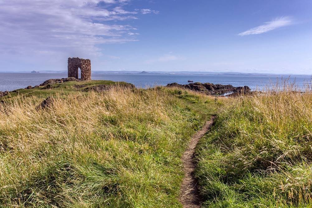 HillwalkTours's tweet photo. ‘Nature is not a place to visit. It is home.’ - Gary Snyder
#Quote #Nature #Home #HikingAdventures #HikingScotland #LadysTower #FifeCoastalPath #Explore #Countryside #HillwalkTours https://t.co/JLx8s97Fp3