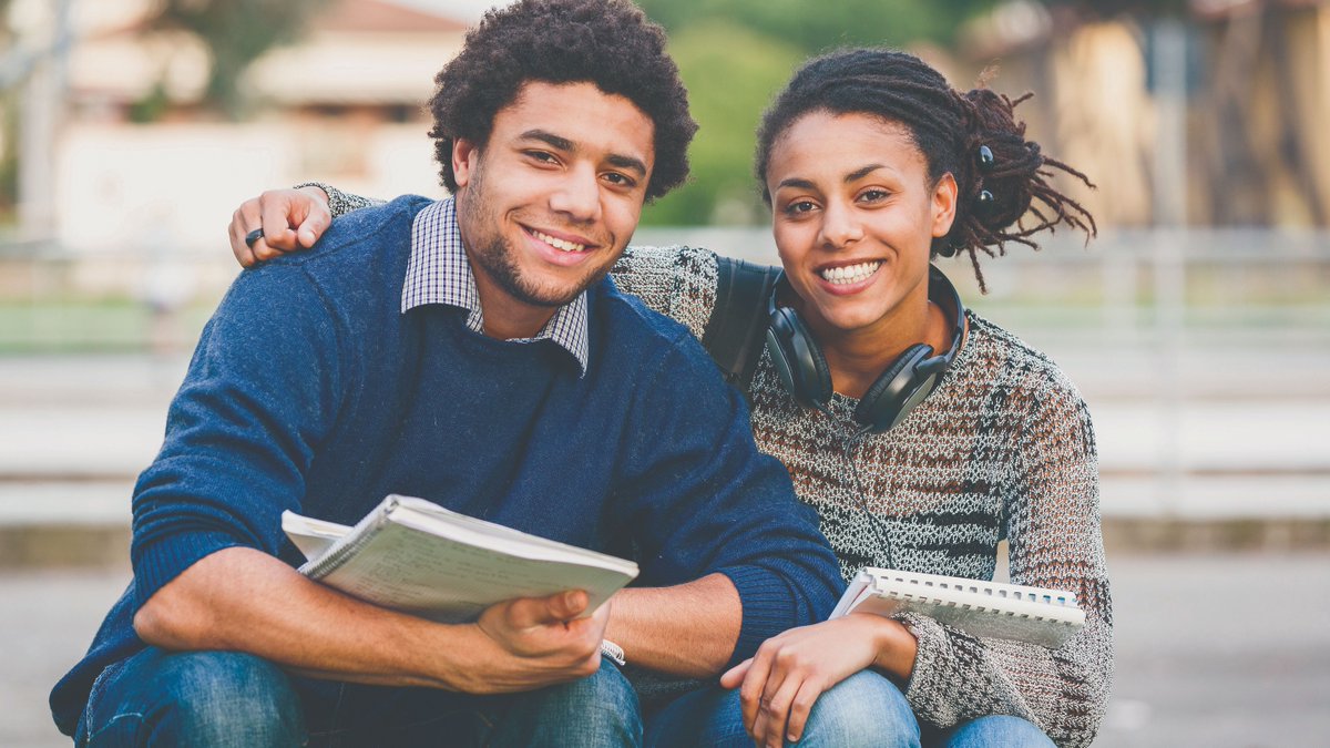 UNCF's tweet image. #ScholarshipAlert: Creme of Nature and UNCF established a merit-based scholarship to inspire and encourage the next generation of Black dreamers, entrepreneurs, world changers to build their legacy. Open to undergraduates attending an #HBCU. Apply by 3/17! bit.ly/39hE4eH