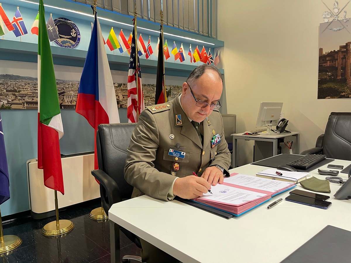 MSCOE_NATO's tweet photo. See the Italian MOD press release related to the cooperation arrangement between the NATO Mountain Warfare CoE and the NATO Modelling &amp;Simulation CoE #NATOMSCOE 

https://t.co/pKtaCrCdXd

#NATO #WeAreNATO @SM_Difesa @NATO_ACT @ItalianAirForce @mw_coe @ItalianNavy https://t.co/hCbzGOsFuI