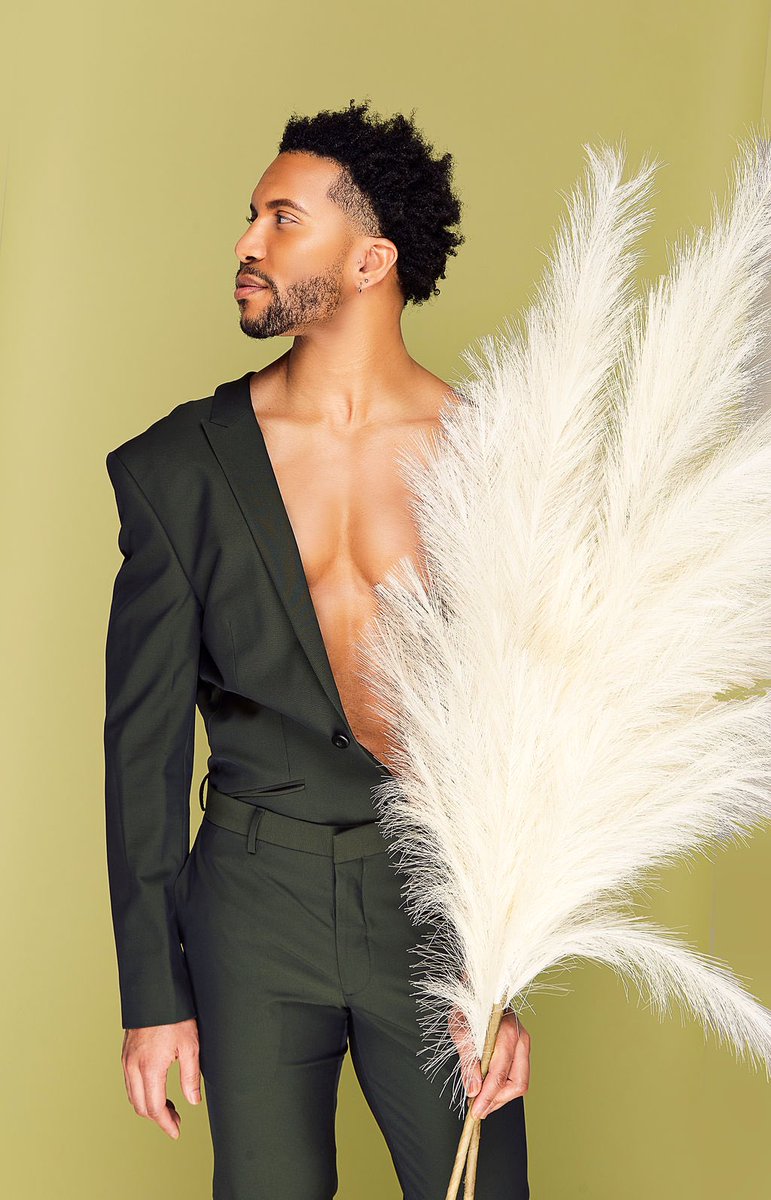 jstnhll's tweet photo. “Long live the king, you a king, you know it~”

📸 | @Coliinswavey
🎨 | @jstnhll 

#TheGift #Beyonce #MajorLazor #ShattaWale #BlackOwnedBusiness #BlackBoyJoy #BrownSkin #Olive #Greenleaf #WakandaForever #BlackModel #MaleModel #Model #Chicago #Chi #Midwest #BlackMen #BlackClover https://t.co/I193b3LT3l