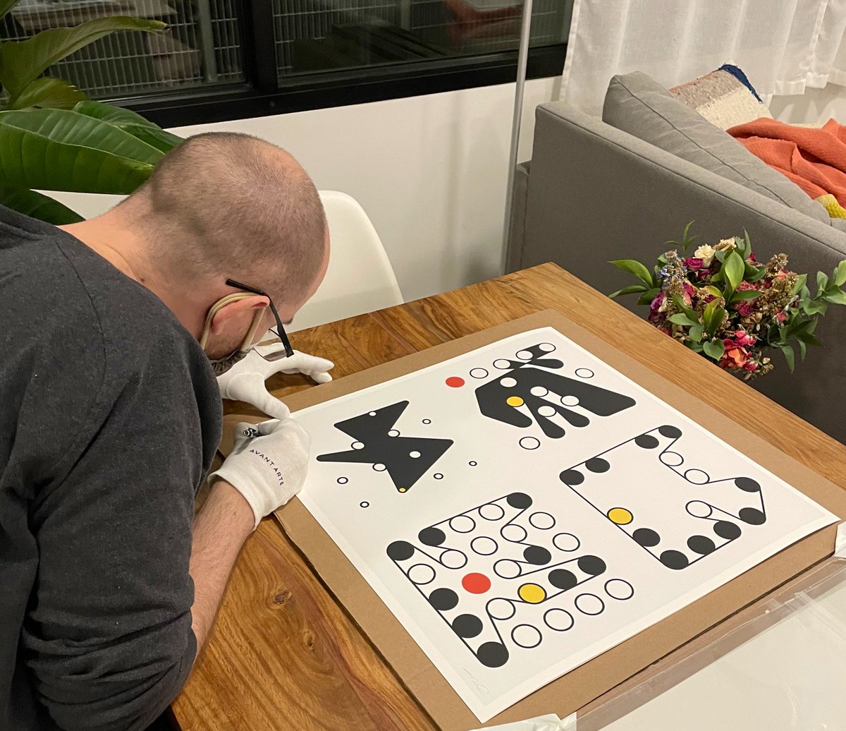 artxcode_io's tweet photo. If you are an owner of a main net Ringers by @dmitricherniak, today is the last day to request a signed print. 

After today, turnaround will be upwards of a month. 

Please send an email to sofia@artxcode.io with a link of your Ringers to get started. | #artxcode https://t.co/JuDVfum0Hm