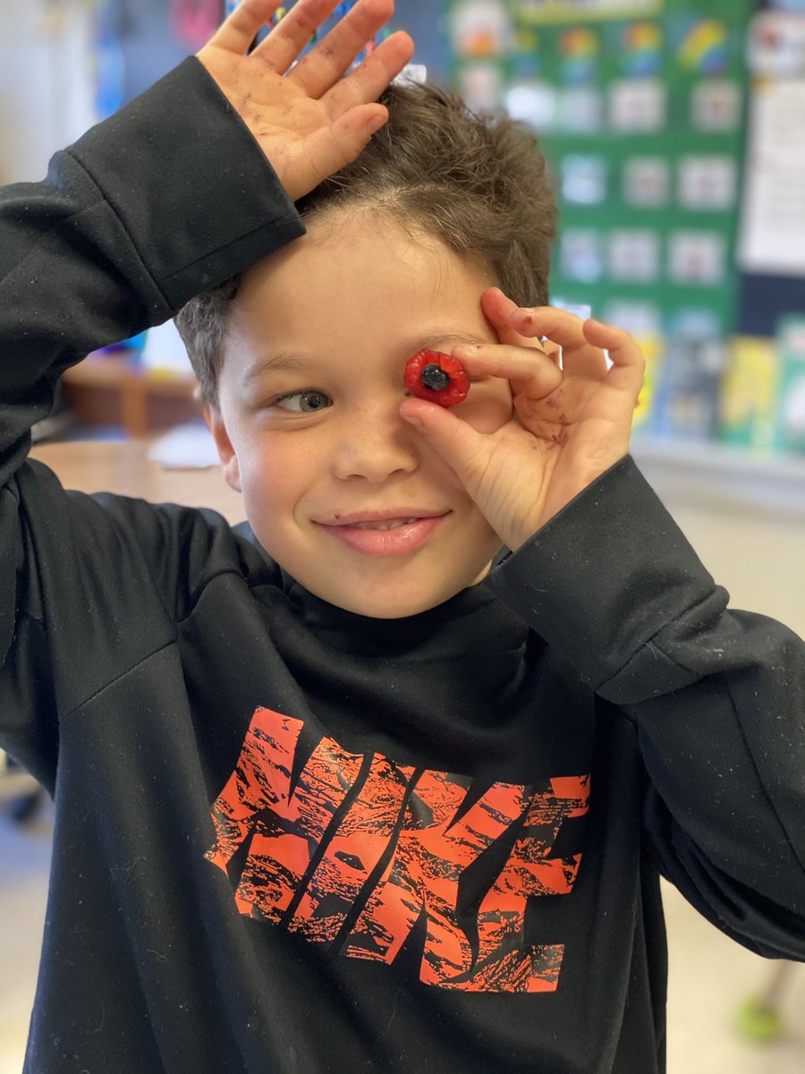 AngCardwell82's tweet photo. Day 2 of celebrating #NSBW21 was spent educating some of our @BelAire_Bees in K, 1st and 2nd grade! We loved their willingness to give some of our fresh #breakfastbites a try with Ms. Jennifer🍓 #tcsnutrition @TCSPublic https://t.co/15wQmkzEwK
