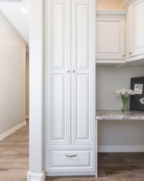 classyclosetsSD's tweet photo. Corner office. Perfect spot to get your work done!⁠ 😉 Make space in your place! Contact the experts at https://t.co/QkKKYf8K4p for your FREE design consultation! 
#classyclosets #classyclosetsus #morethanclosets #closetsorganized #organizedclosets #organizedoffice https://t.co/e91uXMNjll