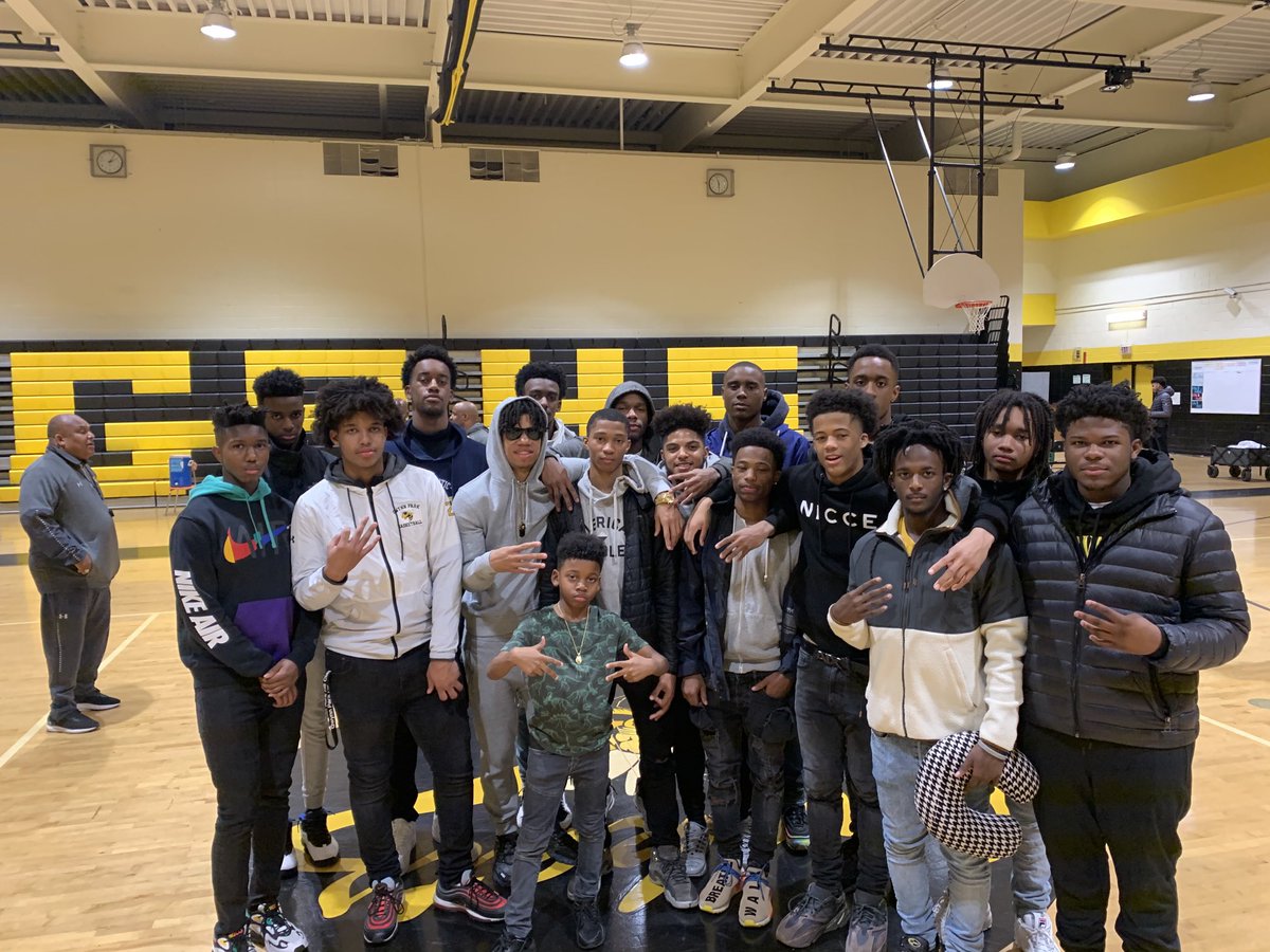 TheRealCoachG_'s tweet photo. Culture for Success:
WE ALWAYS CELEBRATE EACH OTHER‼️. We do nothing alone .... Everything together🐝🦍🏀🏆🔨
#GpWay🔥 https://t.co/GU0G9pRSdX