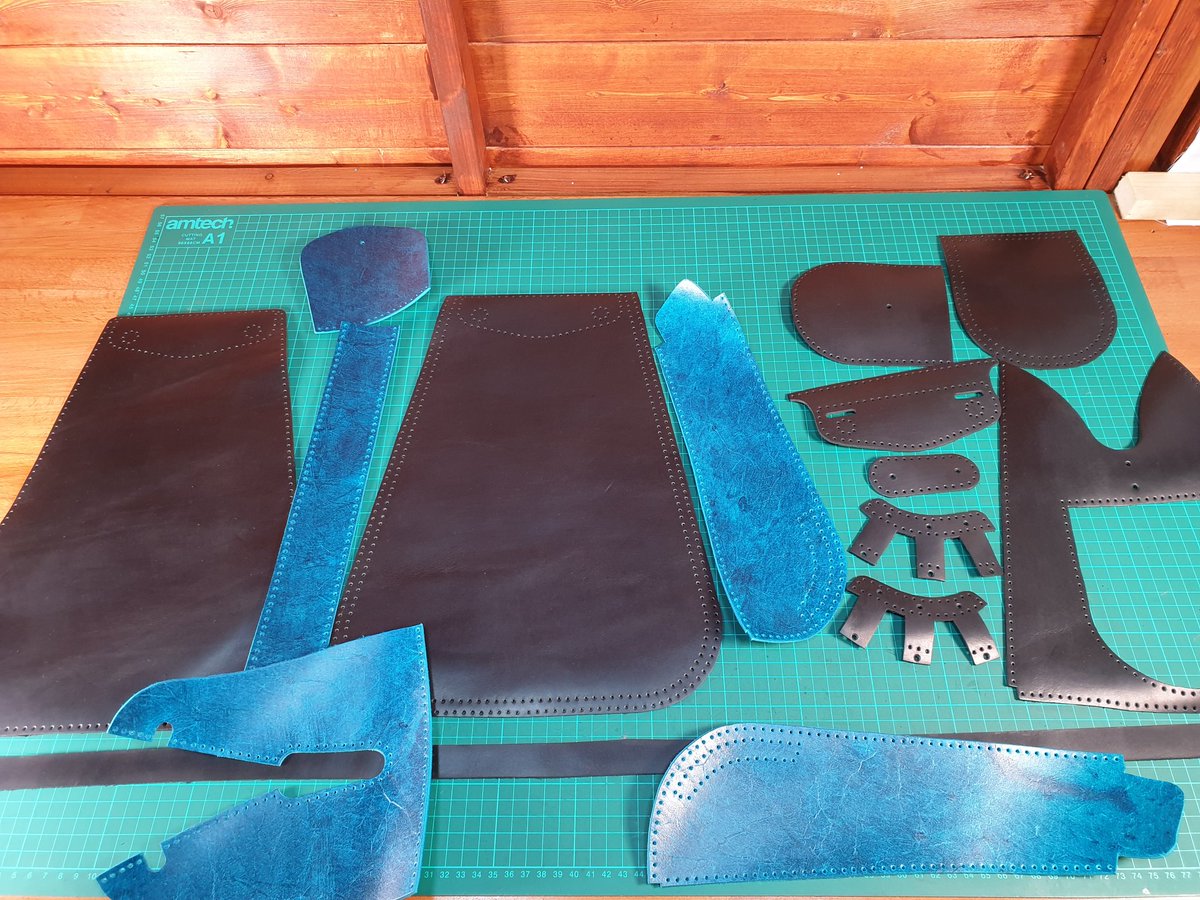 Just on with making a lovely leather backpack. The Atomic backpack is being made using a couple of nice 5oz hidess and will be a nice colour combination when it's done.
The atomic backpack is being made using a pattern from the awesome Tony @dieselpunk.ro 
#leather #leathercraft