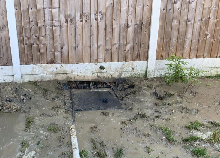 Some pictures of a blocked drain that we cleared yesterday, we had to remove the wipes by hand, flushing baby wipes down your toilet will block your drains.
If you need help with a drainage issue, give us a call on 0800 026 6623.
unitedutilities.com/help-and-suppo…
#unflushable