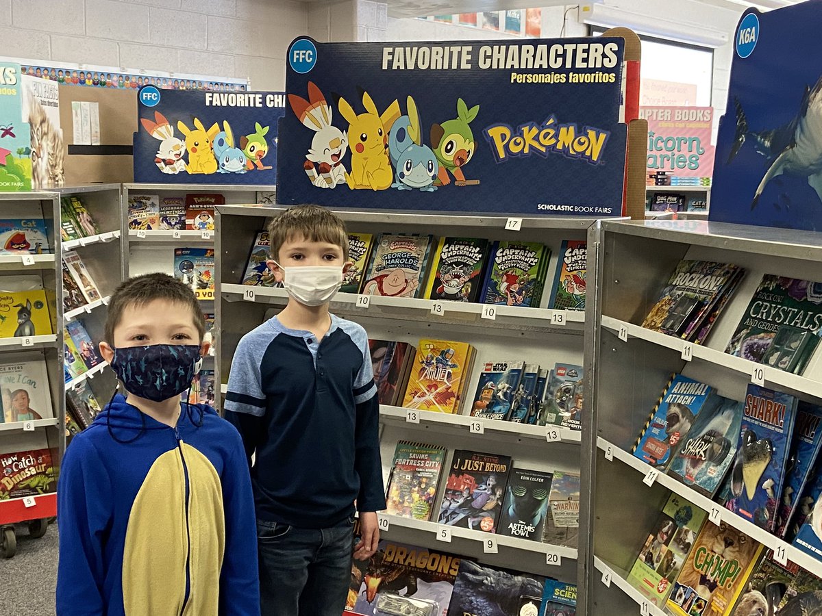 StephanieGWade's tweet photo. My library and literacy β€οΈ were super happy today! I visited @JCESJaguars @JCJaguarLMC and got to see Mrs. Smithβs class during read to self/ outdoor mask break time AND the book fair! π βοΈ βΊοΈ #rebelsread https://t.co/9GknW52S2I