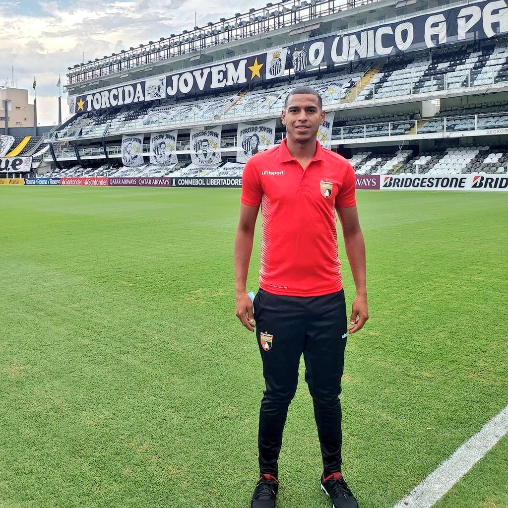 Pocos hablan de los minutos que disputó ÁNGEL SÁNCHEZ 🇵🇦 con Dep. Lara 🇻🇪 en la Libertadores anoche ante Santos 🇧🇷.

El delantero entró al 72' en el mítico Estádio Vila Belmiro.

Su equipo cayó 2-1 en la ida de ronda preliminar y juegan la vuelta el 16 de marzo en Venezuela.