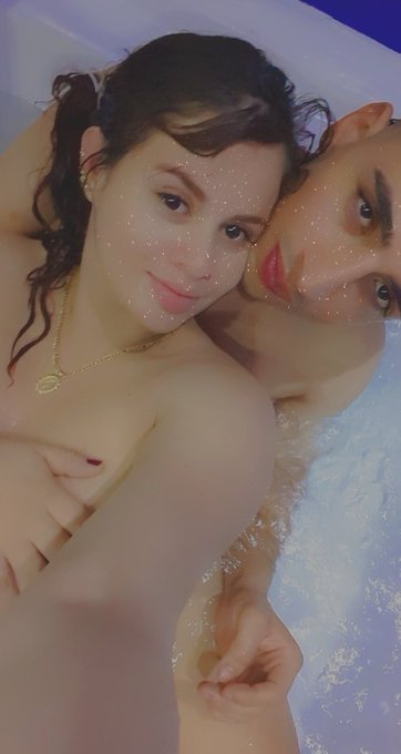 No puedo subir mis videos a twitter...tengo un nuevo video follando dentro de un jacuzzi y tragandome<a href="/tag/nuevafotodeperfil"class="tags"><span>#nuevafotodeperfil</span></a>