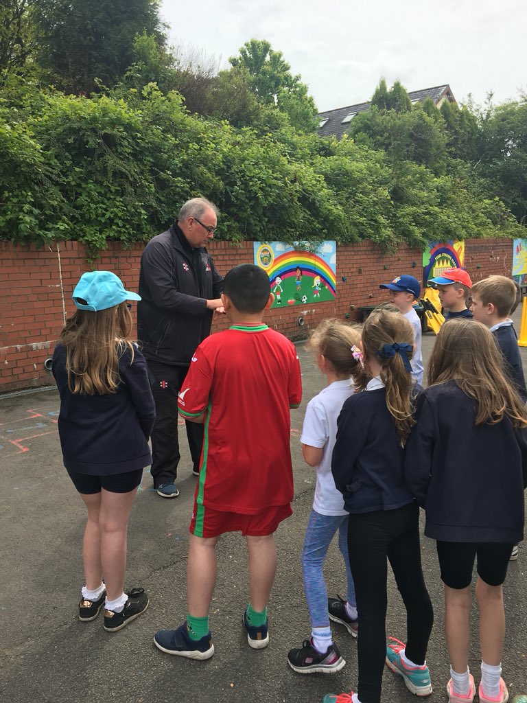 CricketWales's tweet photo. Delighted to be supporting schools &amp; teachers helping pupils in their return... https://t.co/t2mCujx7vY https://t.co/CJD7v7EAiT