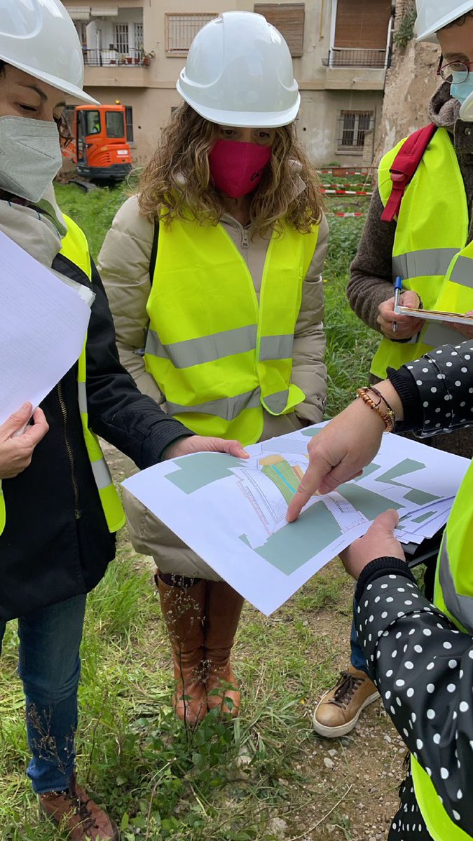 ⛏️ La #MurallaIslàmica de #València s’integrarà en un jardí obert i serà visitable en tres altures. 🏗️ Hui hem iniciat les obres de rehabilitació d’un dels trams, situat en la plaça de l’Àngel d'#elCarme, que preveu excavar 2,35 metres de profunditat.
👉🏻 bit.ly/30vzBQw