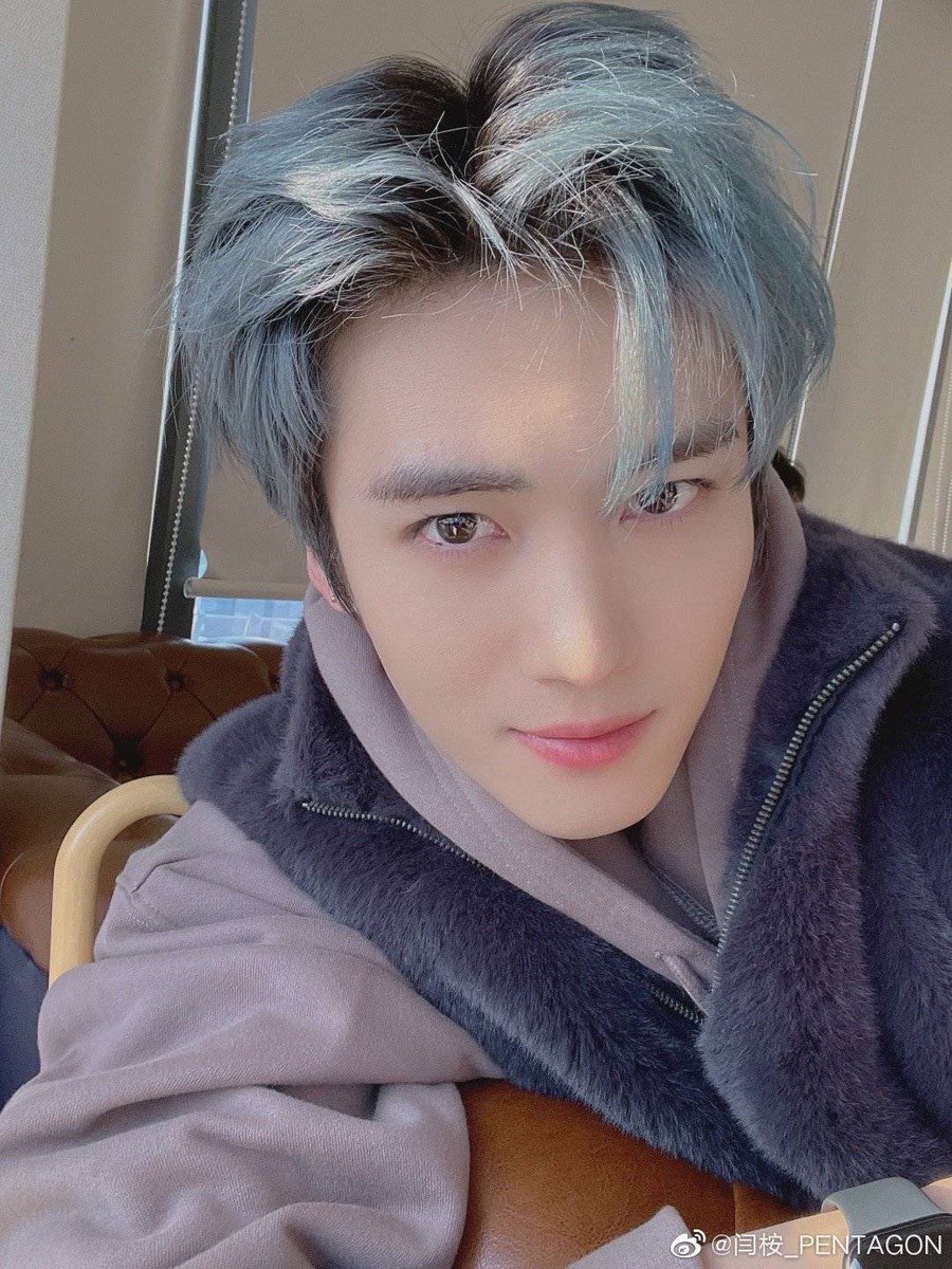 yanan_weibo's tweet photo. “一缕☀️～～～～～ “ 

#PENTAGON  #YANAN #옌안 #Weibo #펜타곤 https://t.co/gHCF68rMq9