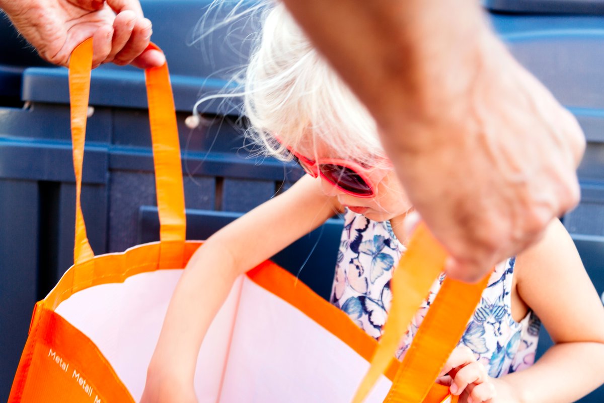 Transmitir a nuestros hijos la importancia del cuidado y respeto por la naturaleza es sin duda fundamental... pero también os invito a reflexionar con ellos sobre conceptos como residuos, materias primas y productos... muchos os sorprenderán! #economiacircular