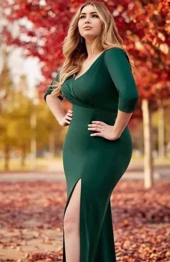 أحببتُ فيكَ أشياءٌ لستَ تُدركها 
          ورسمتُ فيكَ بحبرِ الحبِّ أكوانا!
إشتاقت إليكَ روحاً أنتَ سارقها
              فبُتَّ قريراً وبُتُّ الليل سهرانا!