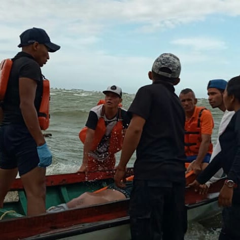 ZOEDANPCZULIA's tweet photo. Busqueda y recuperacion de joven muerto en Santa Cruz de Mara por parte de PC Zulia. Condolencias de parte de toda PC para la familia del joven Eduar Loaiza pedimos paz para su alma y fortaleza para su familia.
09/03/2021 a las 17:00
#trabajandoenequipo
#mppprijp https://t.co/YmzCTv3Cp7