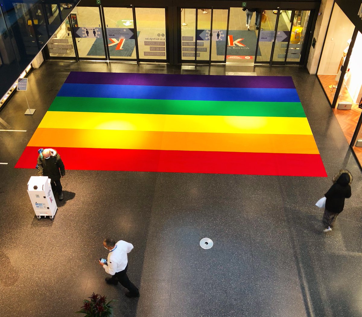 DebouckKurt's tweet photo. #loveislove in K-Kortrijk https://t.co/yqaxQ4uCU1