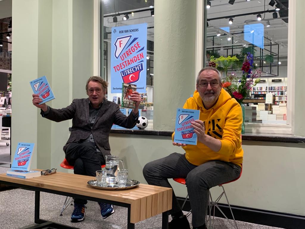 robvanscheers's tweet photo. Feestje vandaag @Broese_utrecht Ronald @ronaldgiphart deed nog te streamen interviewtje met mij over nieuwe boek Utregse toestanden @DeKring_ en daarna signeren. Broese bedankt en dat jullie mooie nieuwe zaak maar snel weer mag volstromen. https://t.co/0n9Epiu0md