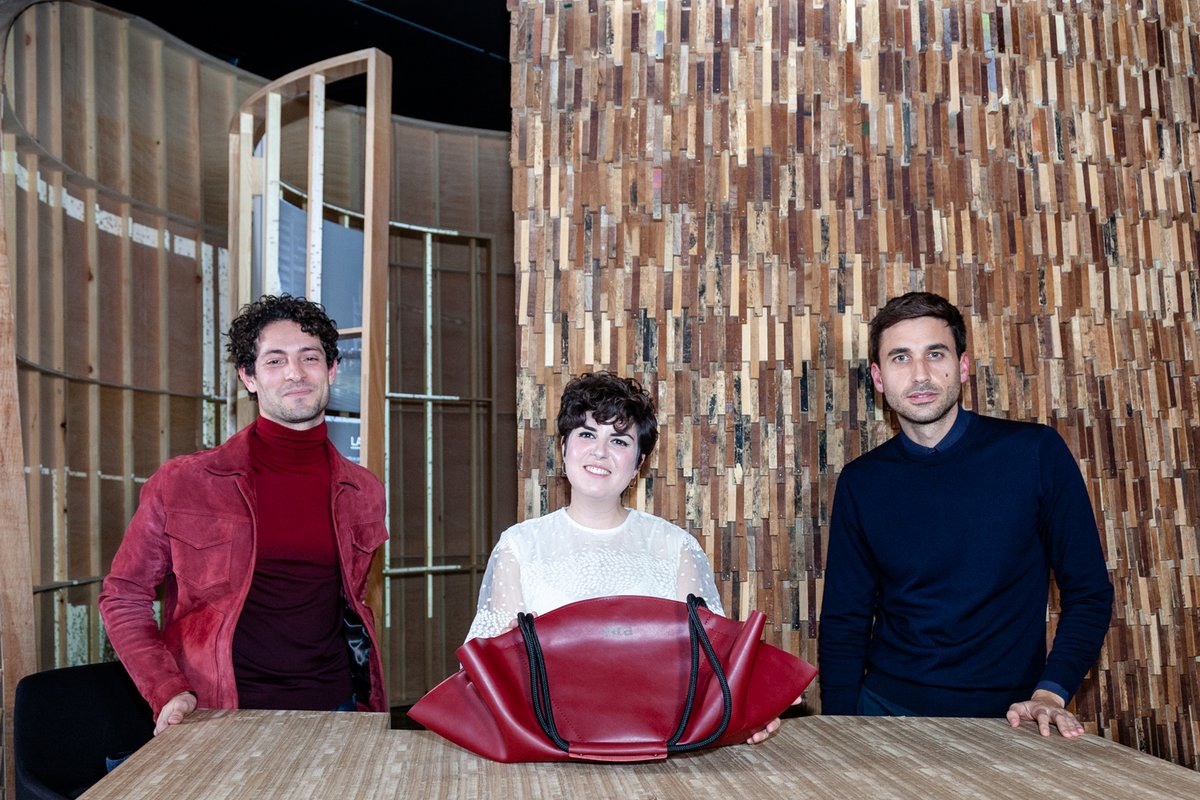 MadridDesignF's tweet photo. ¡@wdcvalencia2022 toma #MDFStudio! A partir de las 19h, sigue la entrevista con @gan_rugs, @mutdesign y @estudiosavage desde la exposición ‘Valencia Pavilion. The Future is Design’ en @fernangomezccv.

🔴 Online aquí ― https://t.co/9cX5LJxVqk
@ACEcultura https://t.co/QwD89WnoNI