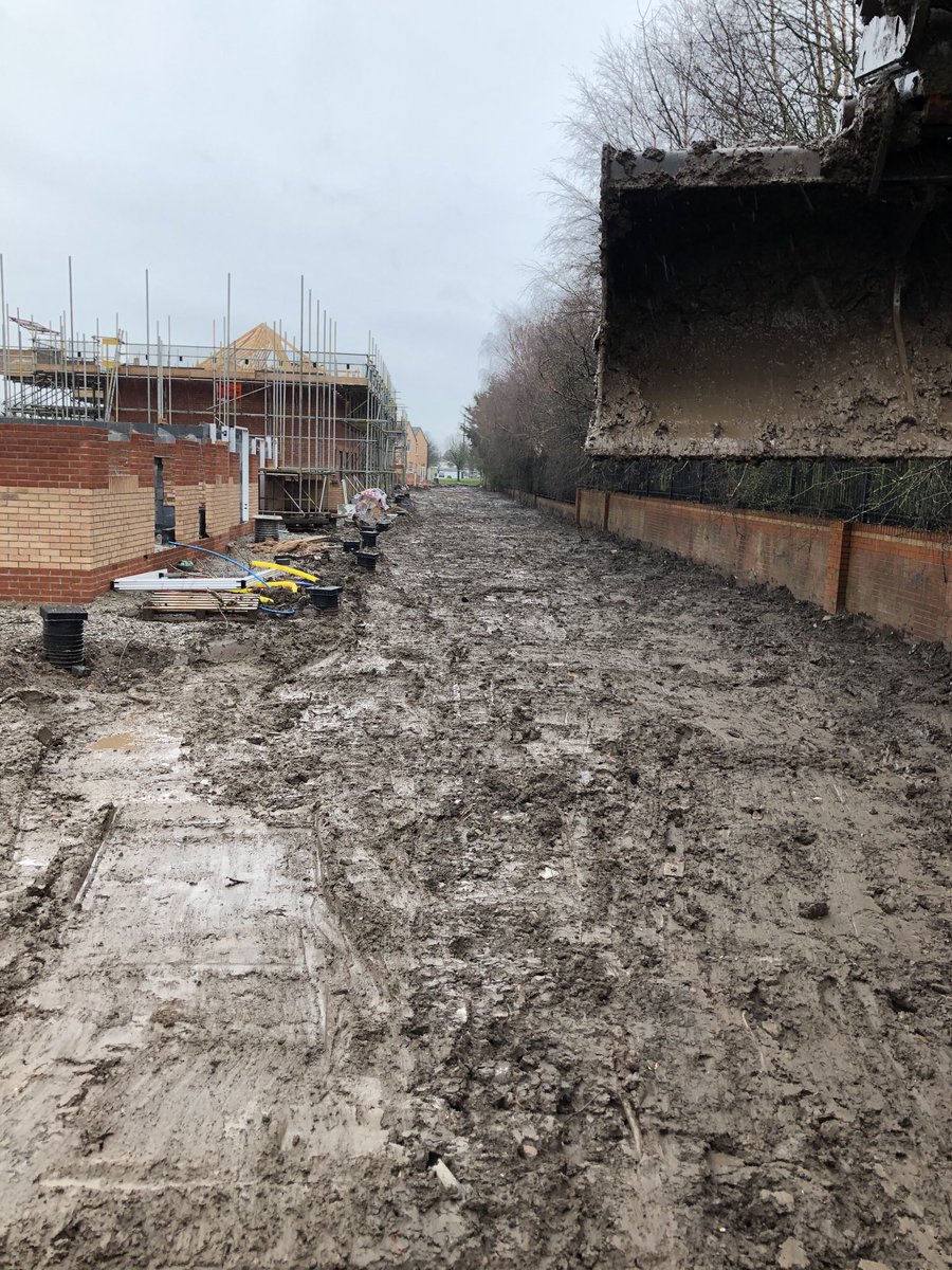 Before and after muck away service for ⁦@CCCwaste1⁩ in Huyton. #groundworks #muckaway #siteclearance