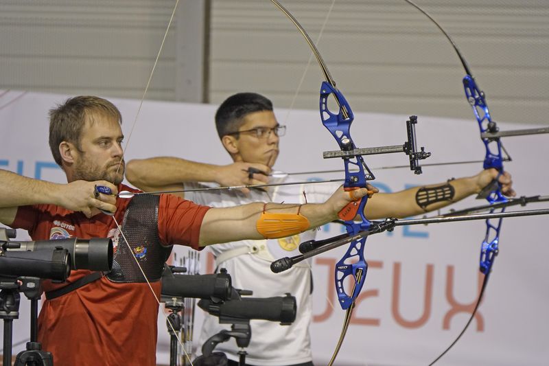 Fin de l’épreuve de sélection avec <a href="/Thomas_Chirault/">Thomas Chirault</a> et Lisa Barbelin en tête du classement. La composition de l'équipe de France arc classique sera publiée au plus tard ce vendredi 12 mars après décision du comité de sélection.
👉 ffta.fr/actualites/fin…

<a href="/FranceOlympique/">FranceOlympique</a>