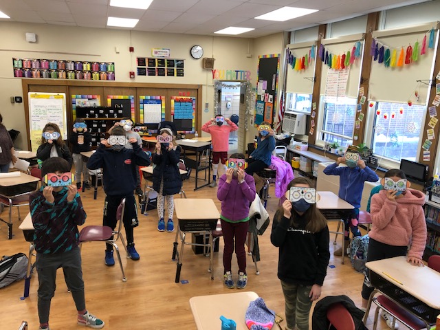 RPS_Willard's tweet photo. What awesome looking robots in 4PA!
#thewildrobot #oneschoolonebook https://t.co/T6DrddQ48U