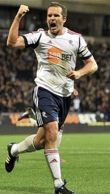 ⚒GIVEAWAY⚒

We’ve a genuine Bolton Wanderers shirt signed by former Trotter &amp; England striker <a href="/Kevin__Davies/">Kevin Davies</a>! Thanks Kev 👏🏻

For a chance to win this great prize, give us a ‘FOLLOW’ &amp; ‘RETWEET’ this post!

Entry ends Sat 13th March 11am, draw to follow! #giveaway #Bolton