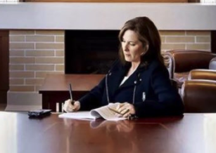 MrBrecken's tweet photo. Real image of Kathleen sending my shill checks. https://t.co/updM5DbNlu