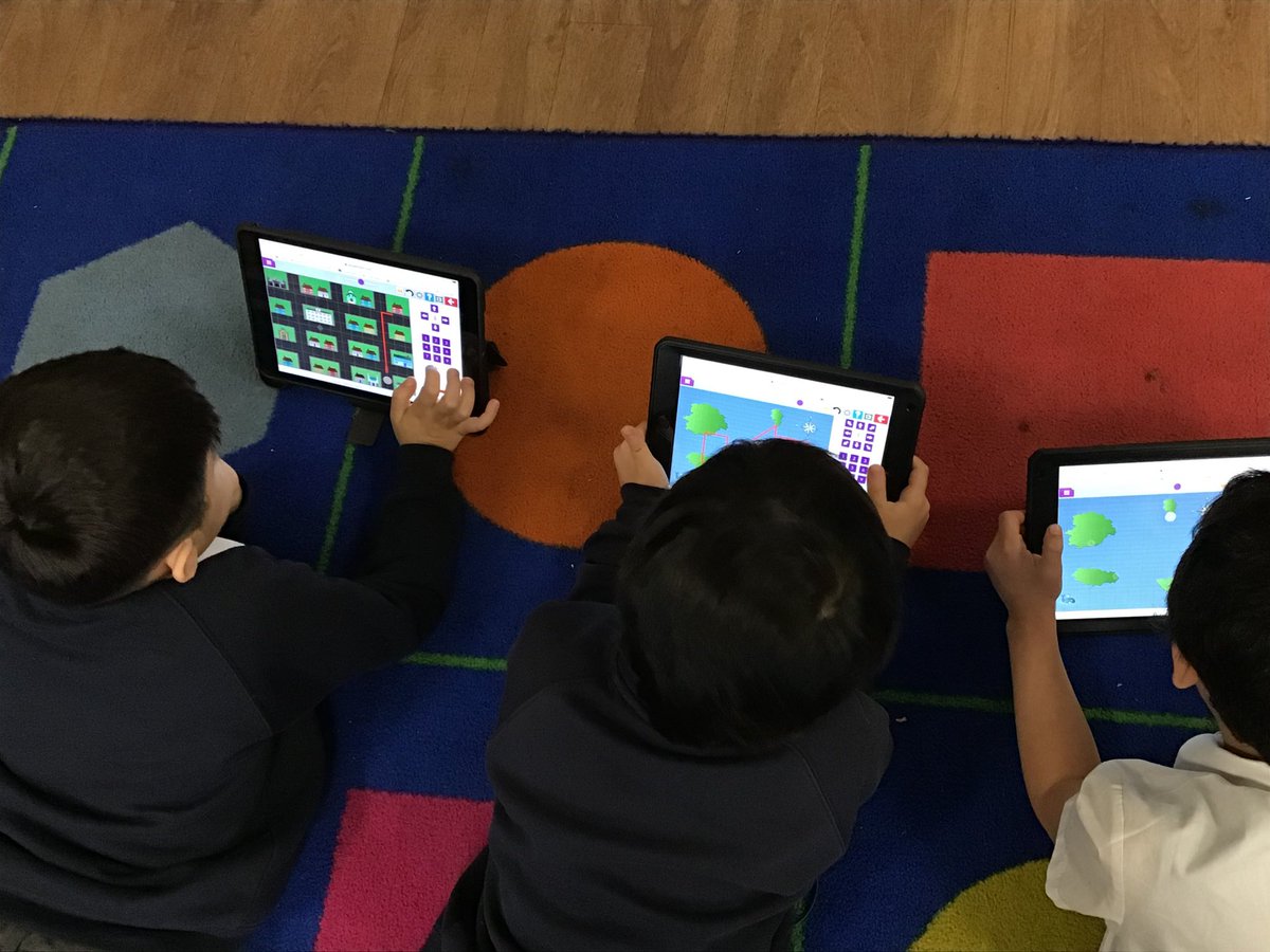 misshath2's tweet photo. We loved our ‘tinker time’ today. We explored different algorithms and even designed our own backgrounds too #smithdowncomputing #smithdowncomp @MrsCarpenter30 @SmithdownPrimY2 @SmithdownPr https://t.co/LJXhINcpA5