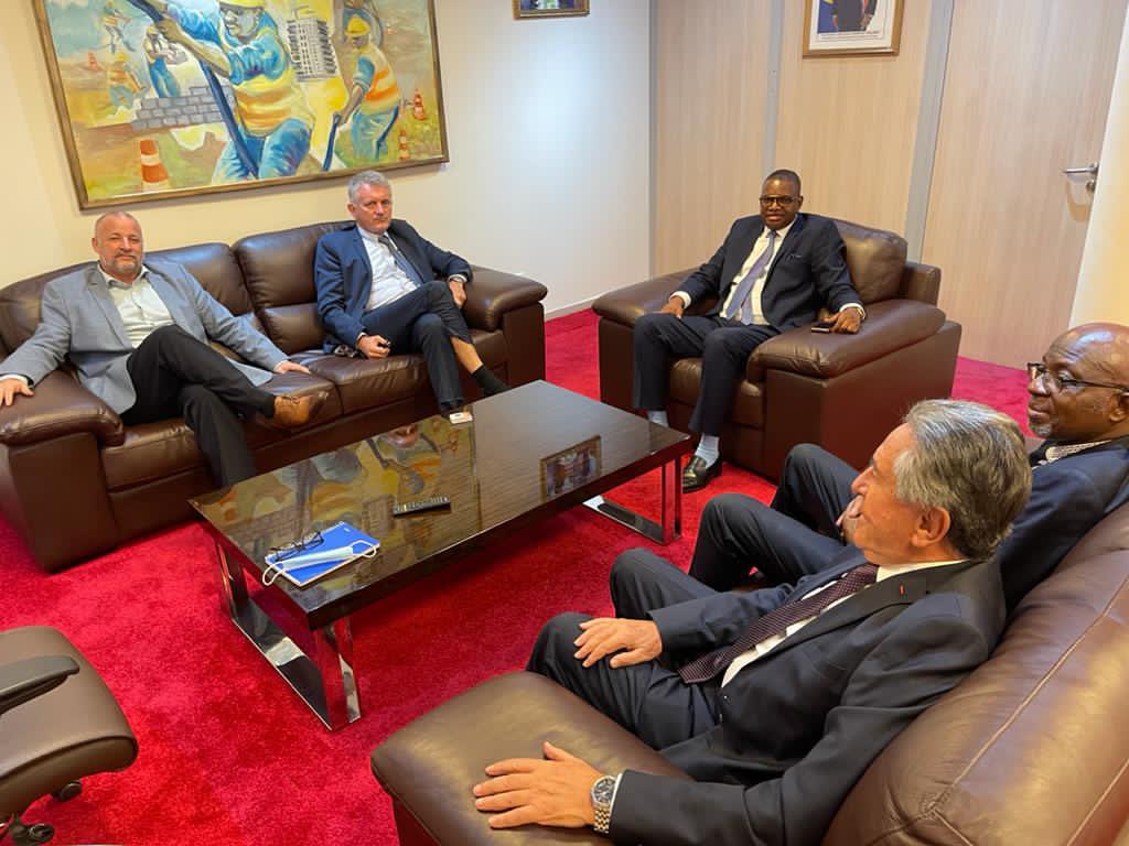 Rencontre de travail ce midi avec le Conseiller Spécial du Chef de l’Etat <a href="/Presidence_RDC/">Présidence RDC 🇨🇩</a> en matière d’infrastructures Alexis Kayembe et son directeur de cabinet : l’opportunité de faire le point sur le dossier Grand Inga et l’appui <a href="/UEenRDC/">UE en RDC🇪🇺</a> aux programmes infrastructures #RDC