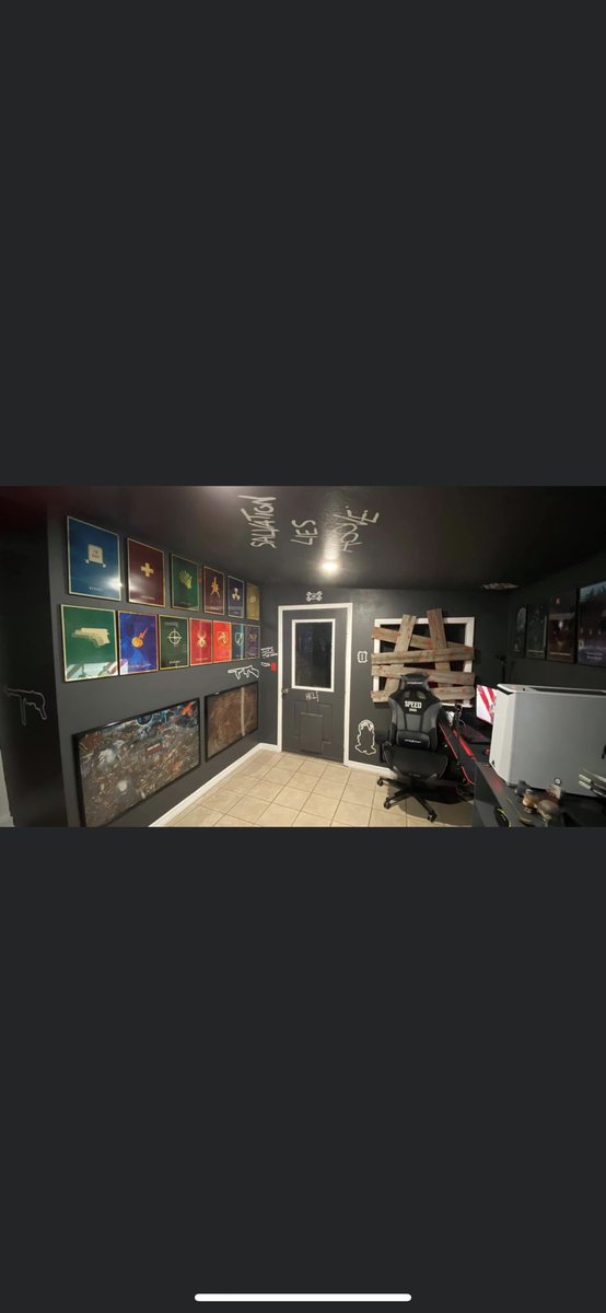 westexessay's tweet photo. Ladies and gentlemen the ultimate zombie gaming setup credit to @theREDONElive #zombiecommunity https://t.co/1Adp0KBqY3