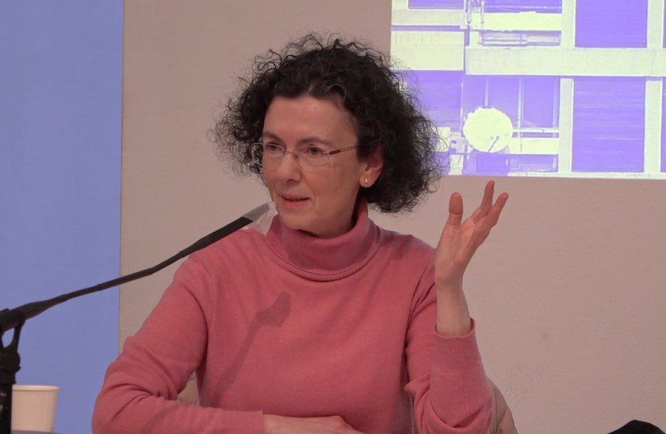 Què faig jo amb la llibertat❓ 

"Les persones no tendim de manera «natural» a la llibertat. Hem de constatar la mancança per tal de voler-la, i aquesta és constata en el desig. Ha de ser un desig voluntari, autodeterminat".

Fantàstica primera lliçó de Begoña Román🔝