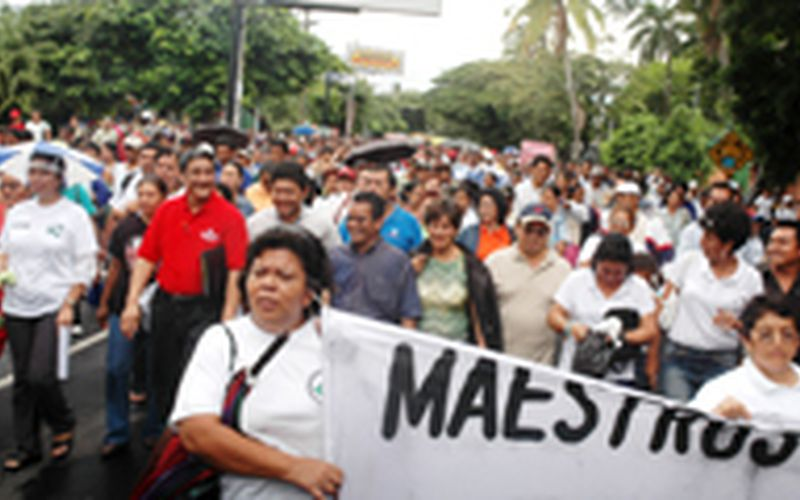 Se imaginan cuanto era el salario de las maestras y maestros con los gobiernos neoliberales en 1996.

Más información👉👉  bit.ly/3l57tNn

#SeguimosCambiandoNicaragua
#NiUnPasoAtras