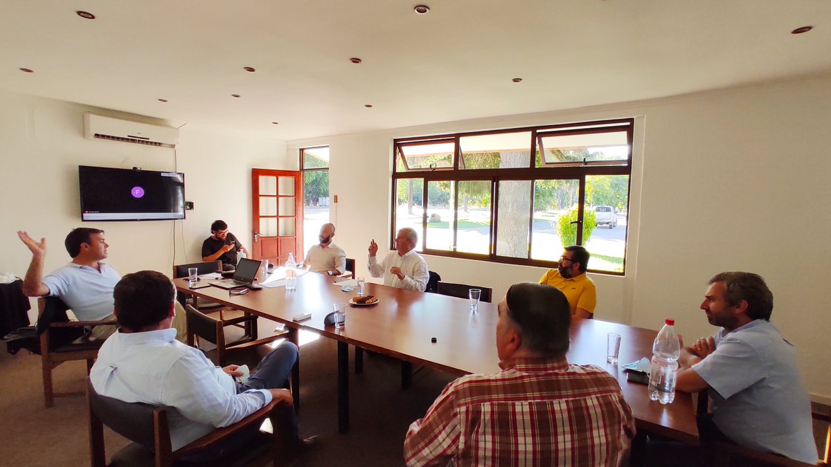 Hoy nos reunimos con el candidato a Gobernador, el Sr George Bordachar, para evaluar políticas de desarrollo agrícola y rural.

Por una agricultura representativa y objetiva en los sectores políticos.
