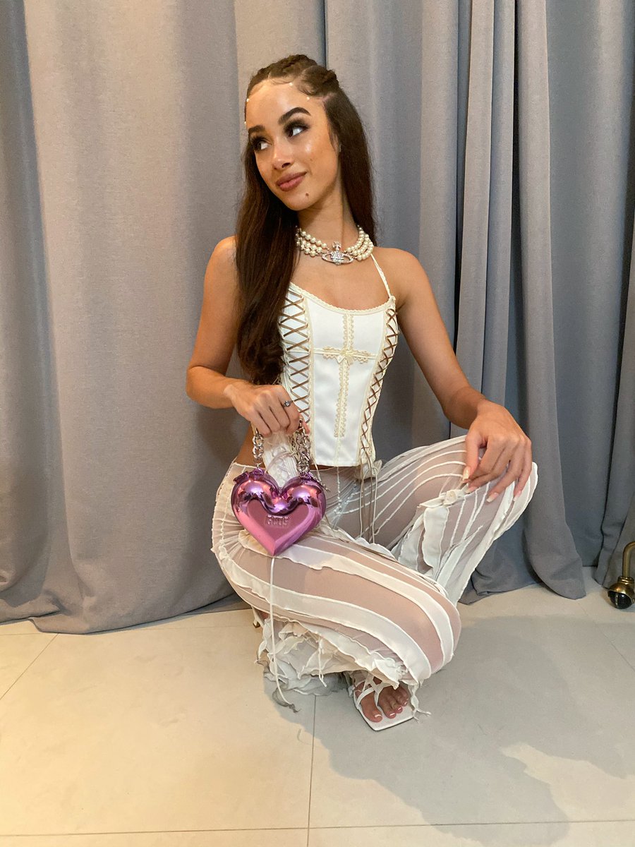 BrittShurley's tweet photo. Pisces princess, ask about me! ♡♓︎ https://t.co/BZbMH0NDMU