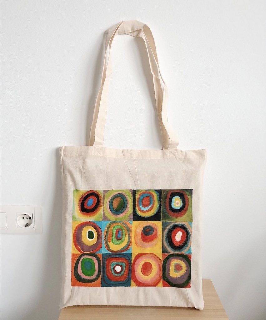 claudia_cl00's tweet photo. Bolsas que hago🖌 las hago con el diseño personalizado y realizo envíos! Las pinto a mano cada una y las vendo a través de Instagram. Si le dais RT me ayuda mucho❤️ https://t.co/xesO7T3J1G