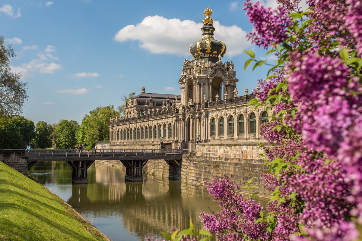 CulturalGermany's tweet photo. We might just need a touch of spring today. Dresden, Zwinger Palace, lilac in bloom. You're welcome :-)
#culturalheartofgermany #Saxony #dresden #zwingerpalace #baroque #oldtown #lilac #lilacinbloom #spring #magicofspring #germany #travelinspiration https://t.co/dHsGhsf4m5