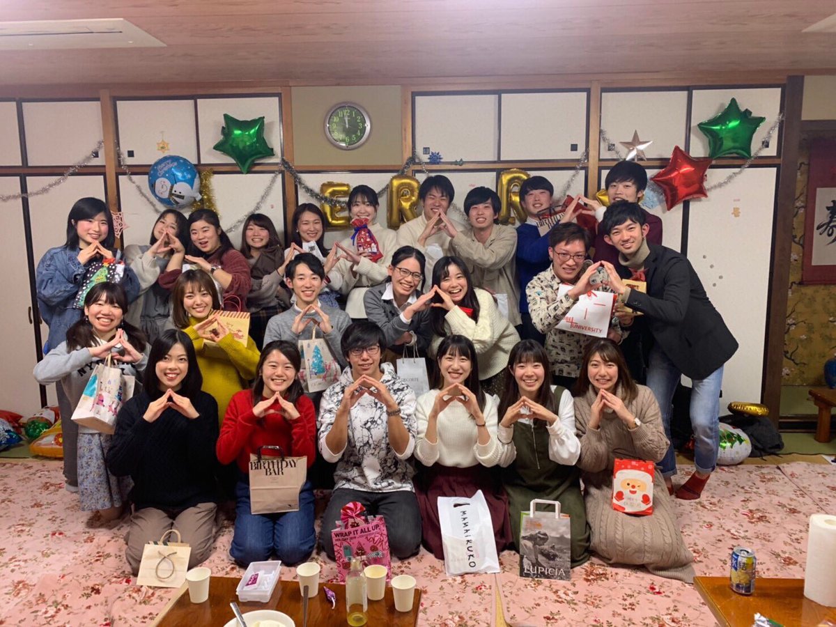 essshinkan2021's tweet photo. 【セクション紹介①】　　　　　　　　　　　　　　　

スピーチセクション！@kobeESSspeech 

英語でスピーチするよ！独創性が磨けるし、何よりかっこいい！😎
スピーチ大会ではスーツ着用で大統領の気分✨　
クリスマスパーティーなど楽しいイベントもあるよ！🌟 https://t.co/WYNAA7ersm