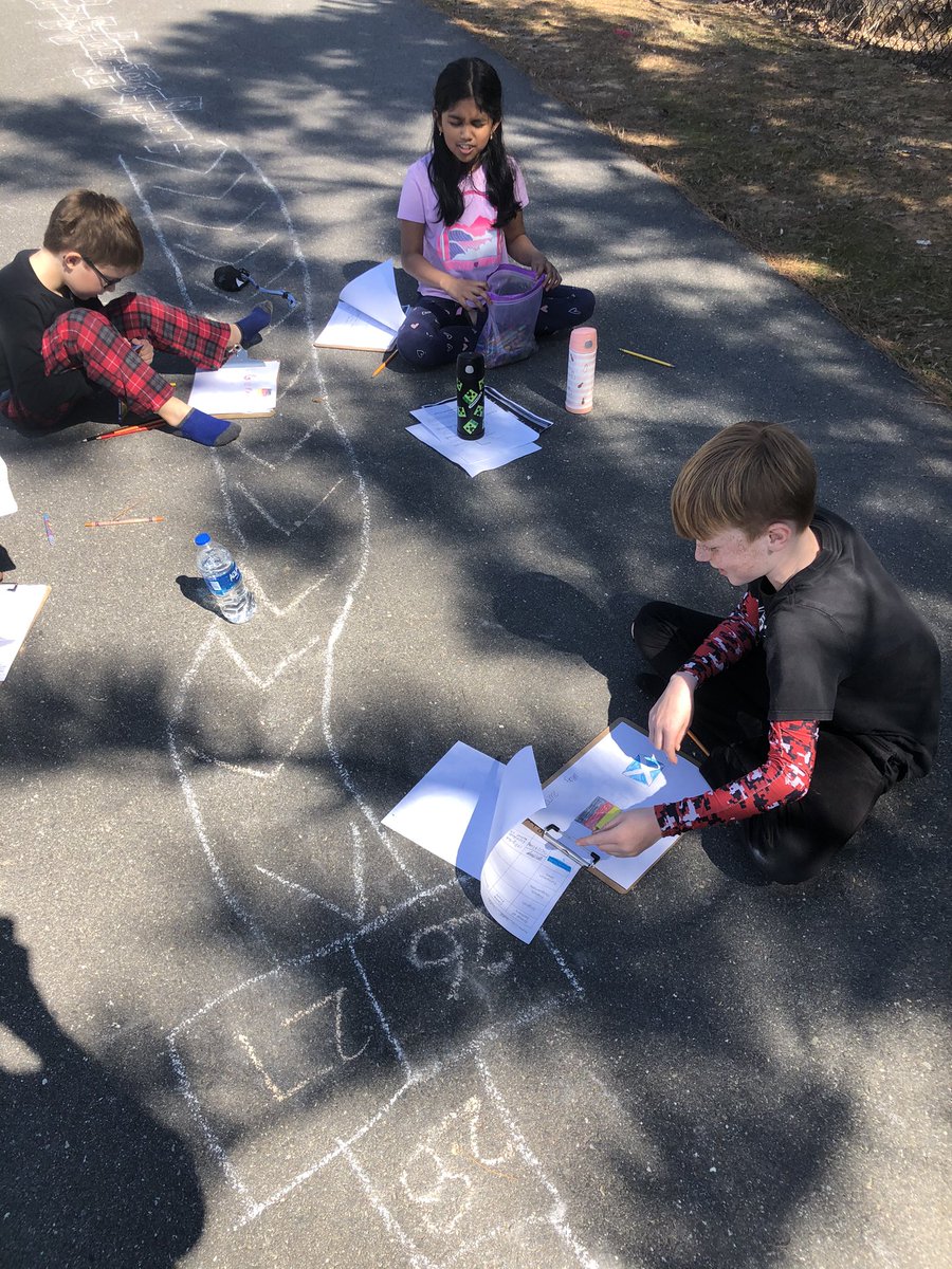 MrsRobertsPKES's tweet photo. When the weather is perfect you have class outside! ☀️🌴#PanthersEngaged https://t.co/9YPZ5LI44H