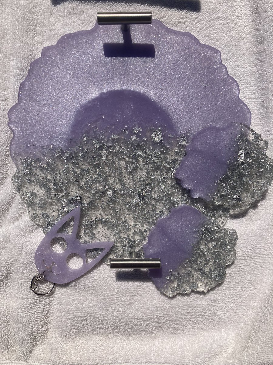 3 day flash sale - each of these resin trays is $50 only and comes with the matching (self defense) kitty keychain pictured! 🤗 ALL are still available!!